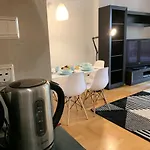 Apartment Modern 1br Flat In Heart Of With Parking *