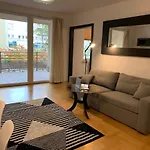 Modern 1br Flat In Heart Of With Parking Apartament