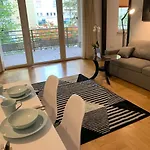 Modern 1br Flat In Heart Of With Parking