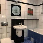 Modern 1br Flat In Heart Of With Parking *