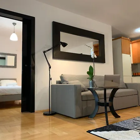 Modern 1br Flat In Heart Of With Parking Apartament Warszawa