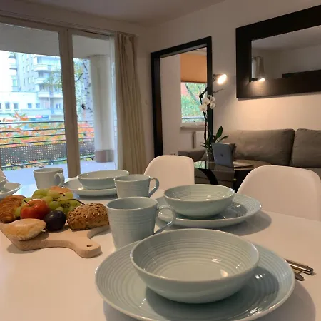 Modern 1br Flat In Heart Of With Parking Apartment Warschau