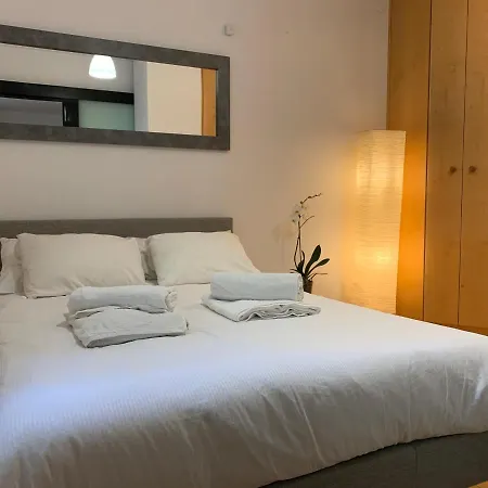 Modern 1br Flat In Heart Of With Parking *