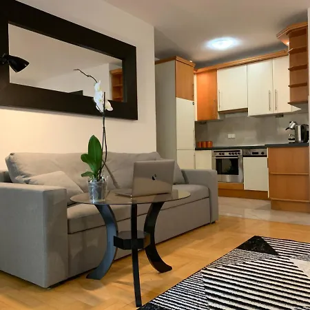 Modern 1br Flat In Heart Of With Parking * Warszawa