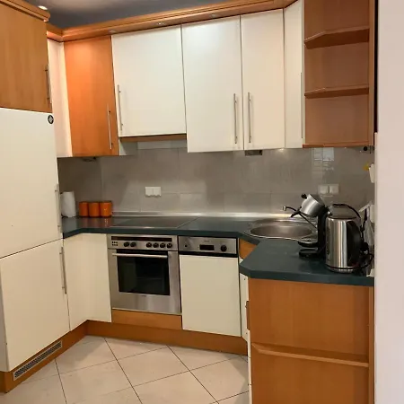 Modern 1br Flat In Heart Of With Parking Apartment
