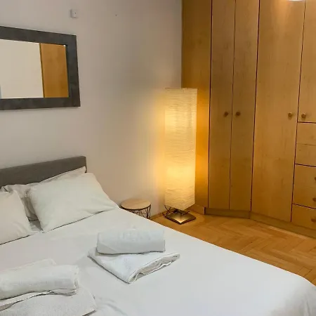 Modern 1br Flat In Heart Of With Parking Lejlighed Warszawa