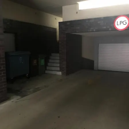 Apartment Modern 1br Flat In Heart Of With Parking *